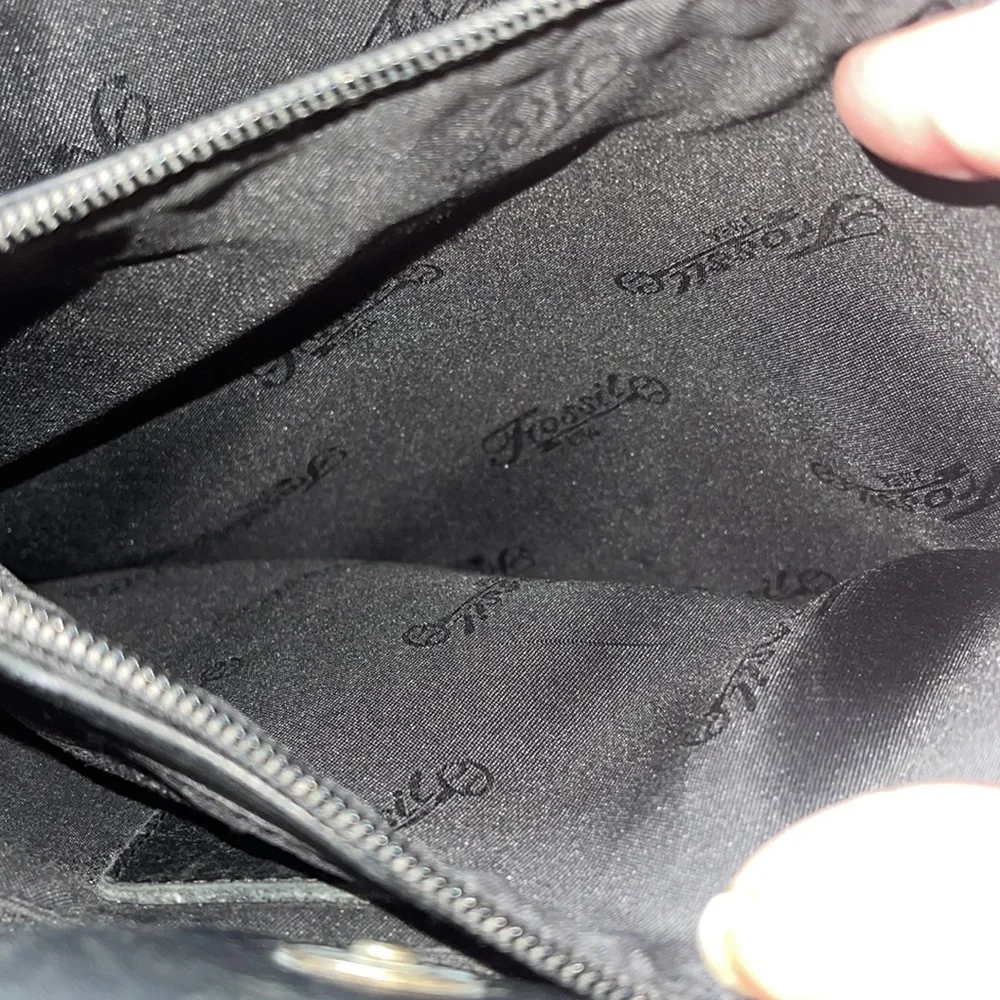 Fossil ladies black shoulder bag. Style 75082.